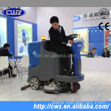 Driving type easy operation floor cleaning equipment